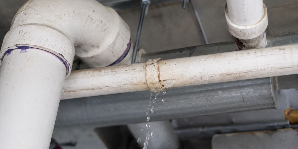 Commercial building plumbing pipe with a leak 