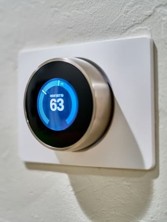 Commercial HVAC thermostat that turns heat on and off too quickly